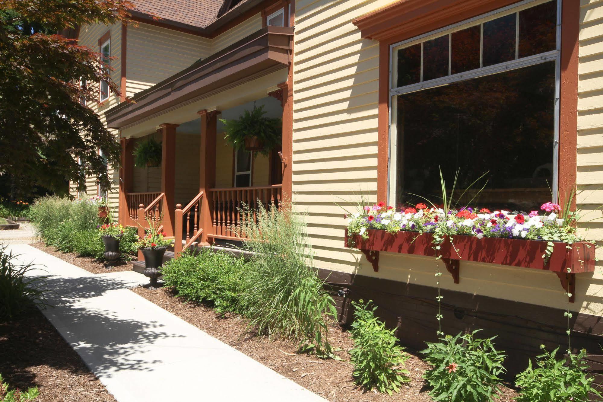 Twin Oaks Inn Saugatuck Exterior foto